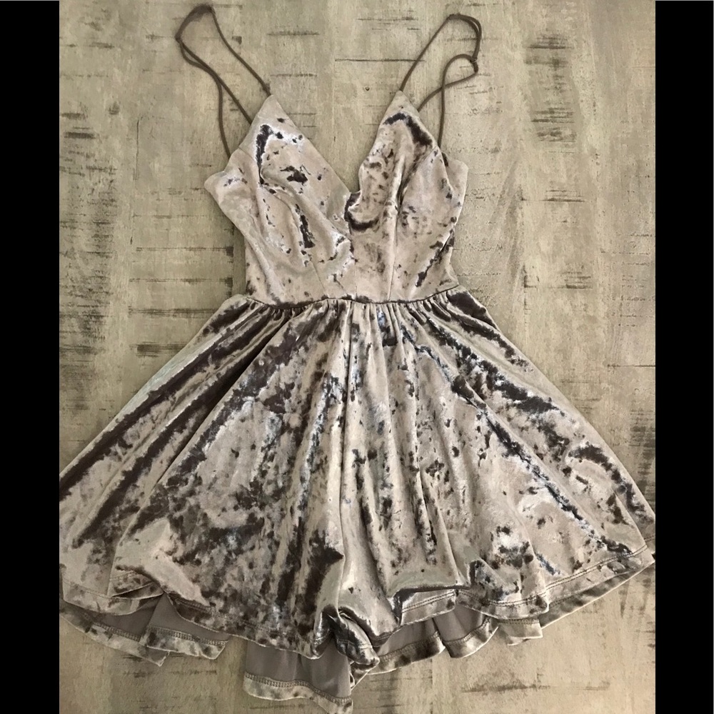 Silence & Noise Crushed Velvet Romper - Picture 3 of 8
